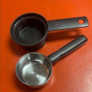 Farberware Black and Silver Measuring Cup